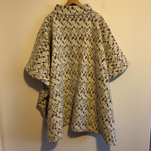 424 FIFTH Chevron Jacquard Poncho in Ivory NWOT - Picture 8 of 10